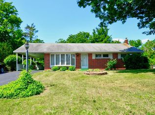 448 Springlake Rd, Harrisburg, PA 17112