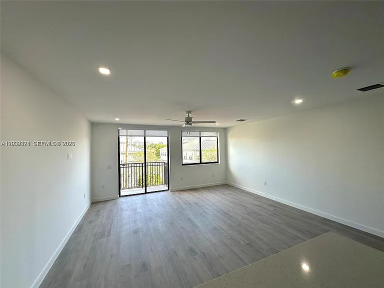 20 NE 19th Ave #213 — Photo 5