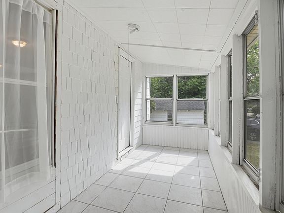 3rd image of 5 Wildwood Rd #0