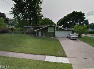 3110 90th St, Urbandale, IA 50322