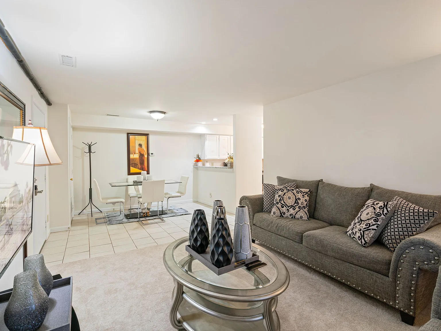 2 bed, 790 sqft, $1,650 — Photo 2