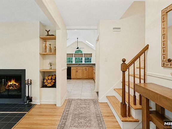 3rd image of 60 Sunnyside Rd