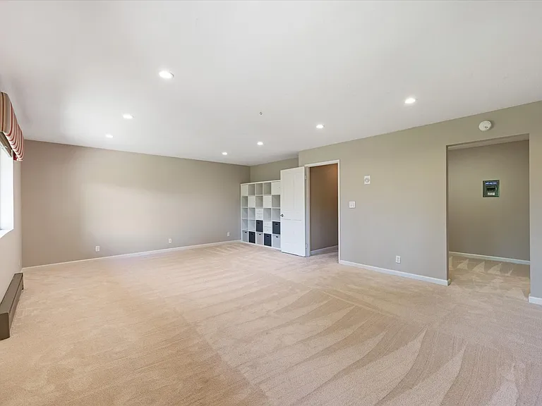 9 Heritage Ct — Photo 38