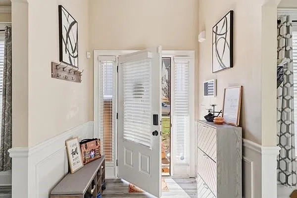 5 bed, 3.5 bath, 2672 sqft, $2,950 — Photo 3