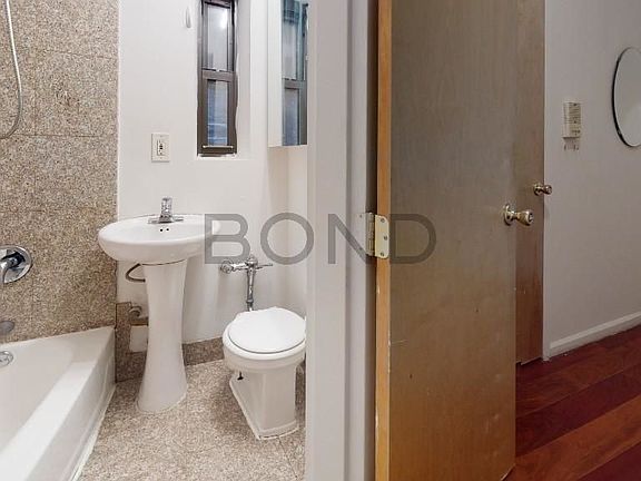 4th image of 158 W 84th St #C2