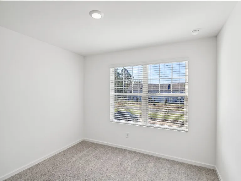 136 Saginaw Ct — Photo 11