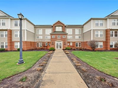 23003 Chandlers Ln APT 339, Olmsted Falls, OH, 44138