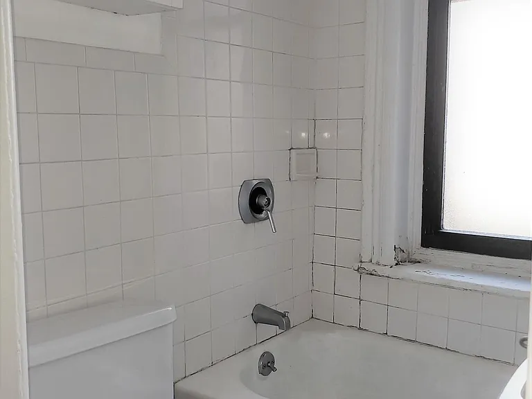 110 Sussex St #2R — Photo 18