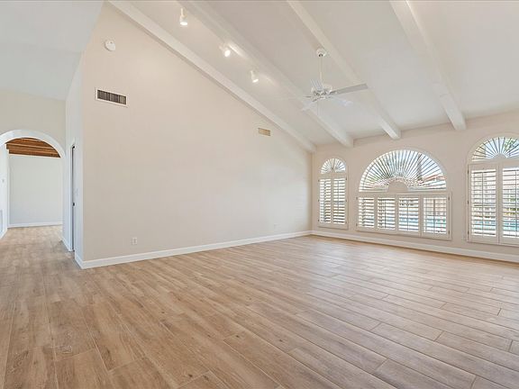 5th image of 5313 E Laurel Ln