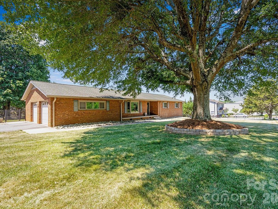 1st image of 226 28th Avenue Pl NE