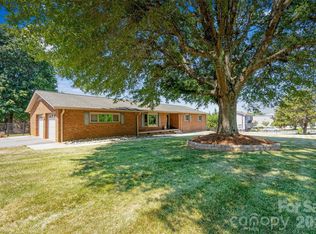 226 28th Avenue Pl NE, Hickory, NC 28601