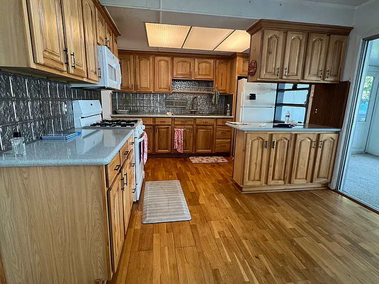 13630 Regentview Ave — Photo 6