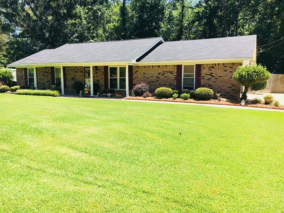 1st image of 295 Lakeside Dr