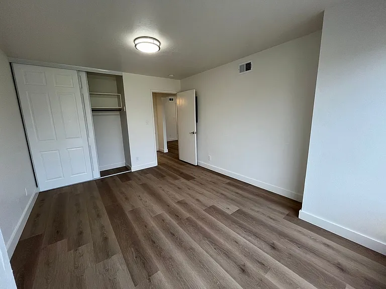 559 7th Ave — Photo 7