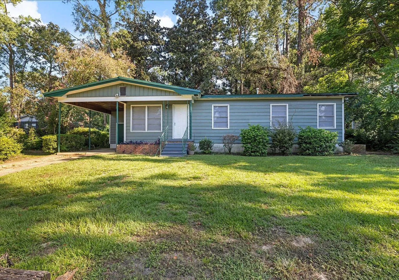Beautifully Renovated 3 Bedroom by FSU! Available 2027 — Photo 1