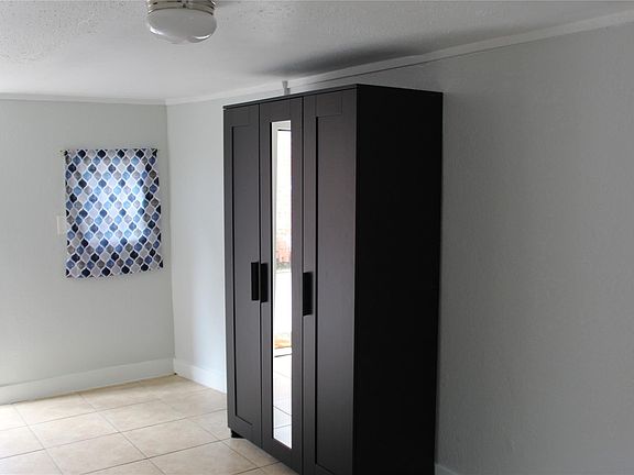 3rd image of 1409 Blodgett St Unit 1