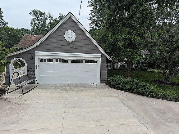 Charming Detach Garage