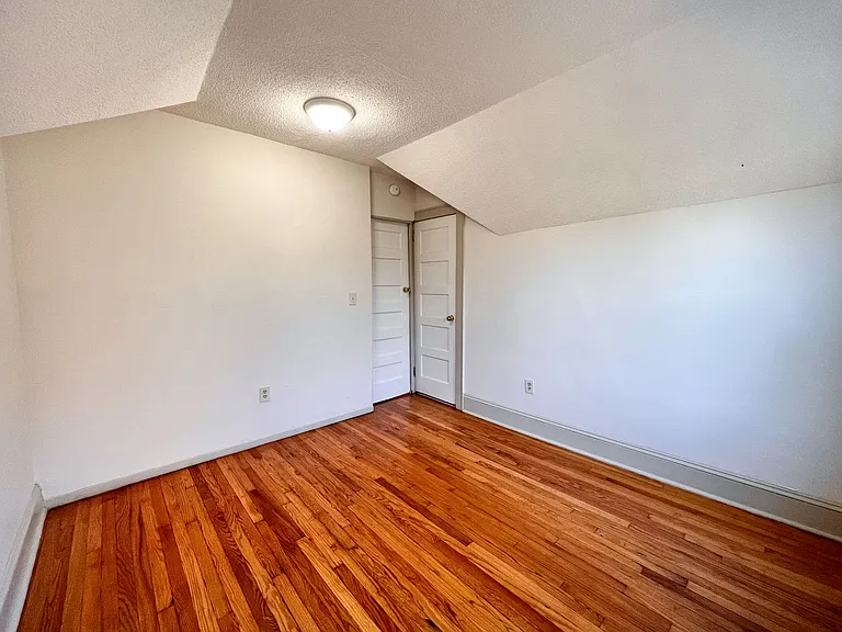 111-115 Lincoln St — Photo 14