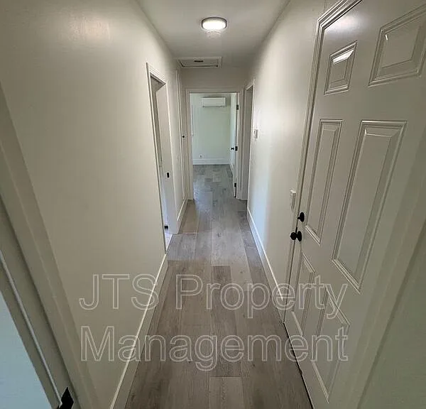 2440 Central Ave #B — Photo 12
