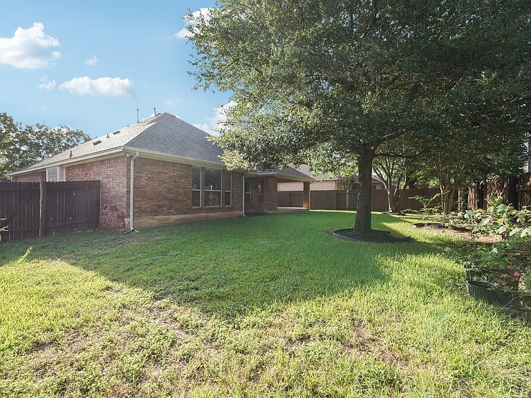 10028 Lisi Anne Dr — Photo 33