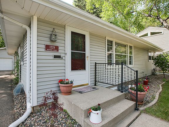 4th image of 1229 Maywood St