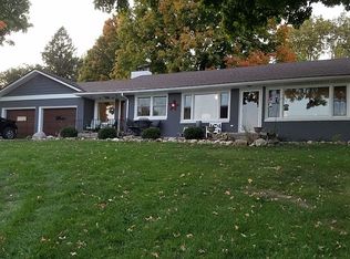 606 S Cody Rd, Le Claire, IA 52753