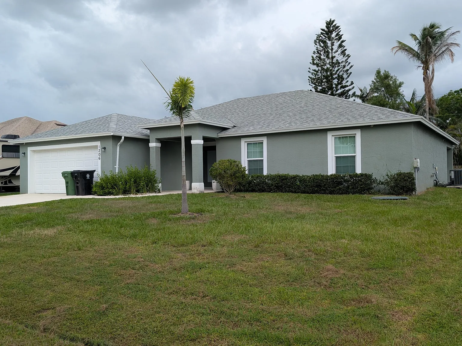 4 bed, 2.0 bath, 2050 sqft, $2,950 — Photo 2