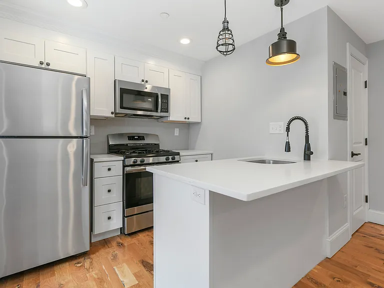 143 Everett St #3 — Photo 7
