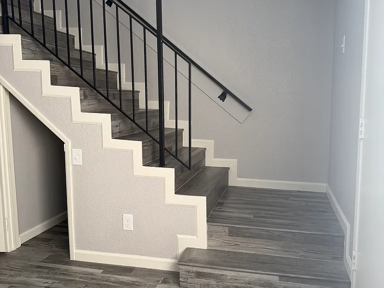 151 20th Century Blvd #11 — Photo 4