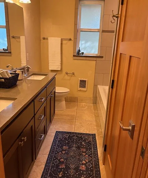 1696 SW Knoll Ave #2 — Photo 3
