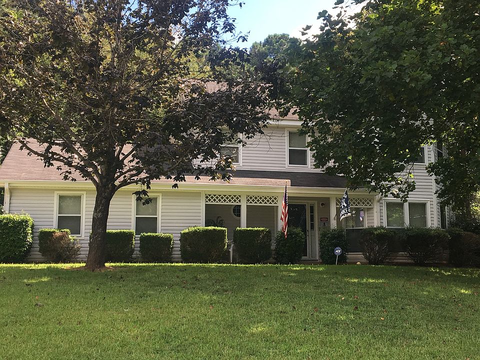 2nd image of 860 Forest Park Ln