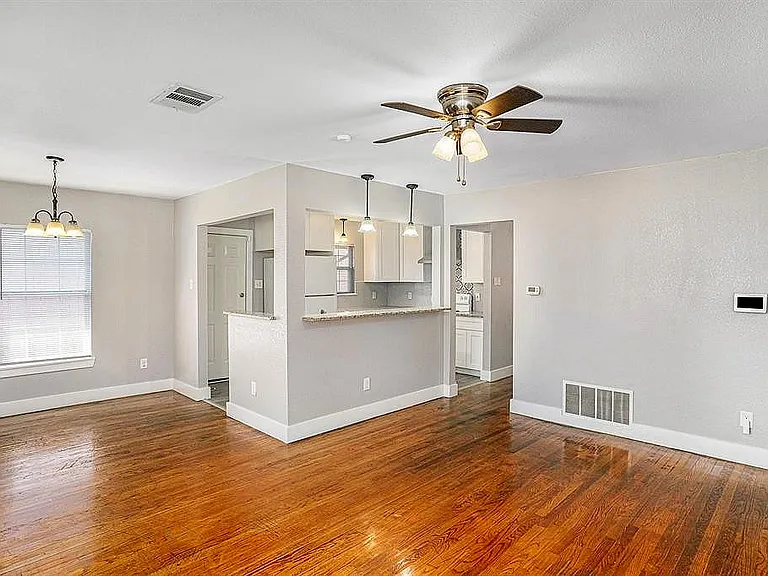 2533 Warren Ave — Photo 24