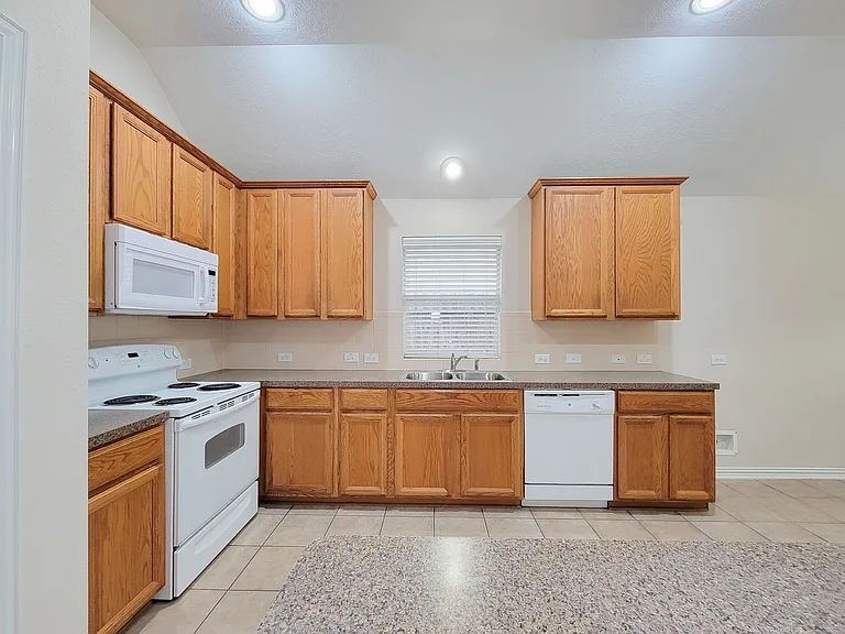 6806 Haley Ct — Photo 24