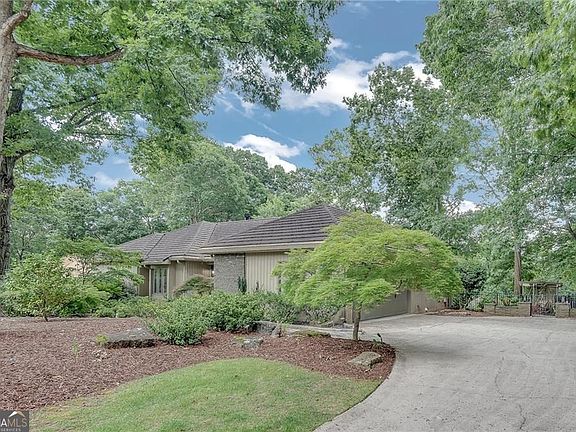 3rd image of 4085 Roxburgh Dr