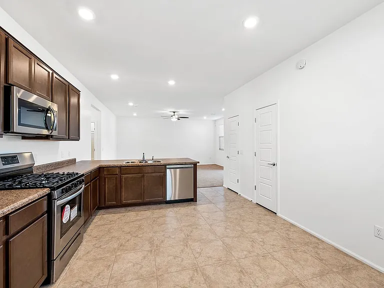 6330 S Crescent Peak Dr — Photo 10