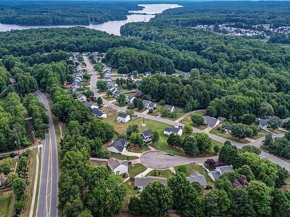 5th image of 592 River Glen Ct