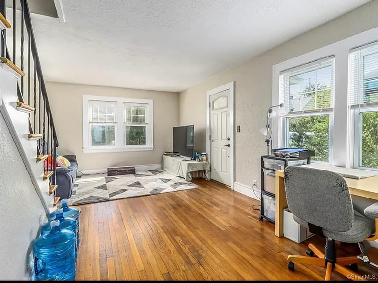 58 Ardmore St #1 — Photo 4