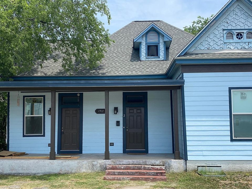 1st image of 1911 N Interstate Highway 35 APT 2