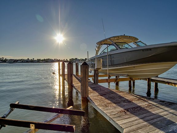 ski & 20,000 lb boat lift