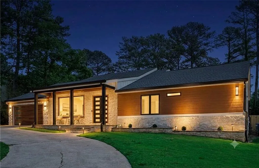 5 bed, 3.5 bath, 3200 sqft, $8,500 — Photo 2