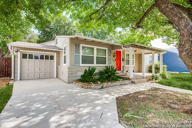 209 Harmon Dr — Photo 2