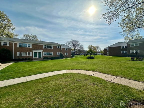 2nd image of 187 Evergreen Rd APT 4A