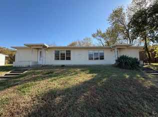 10 Pershing Dr, Denison, TX 75020