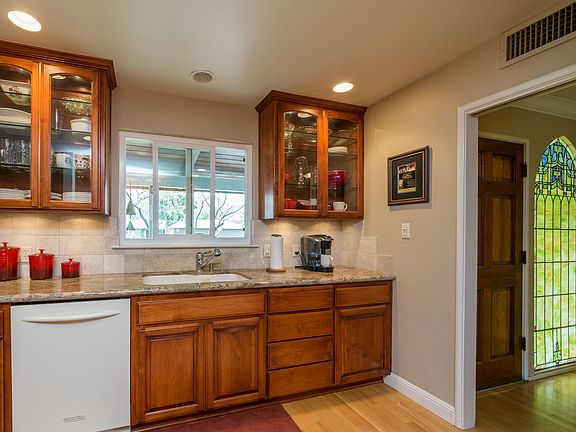 5th image of 5136 N Del Mar Ave