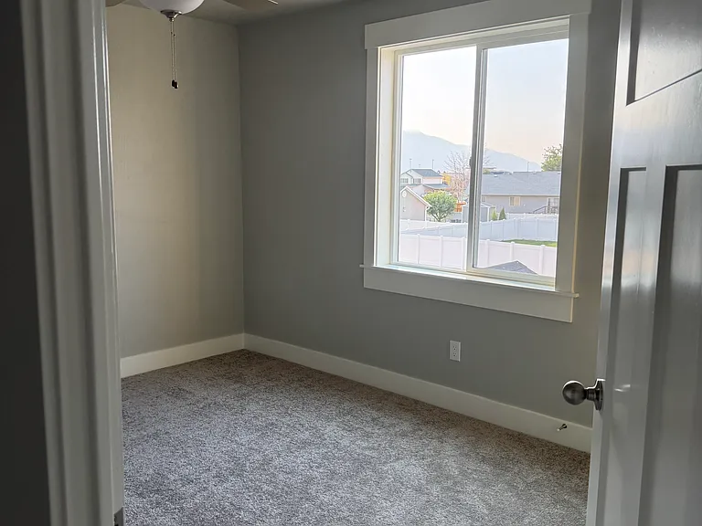 1183 W 1050 S — Photo 9
