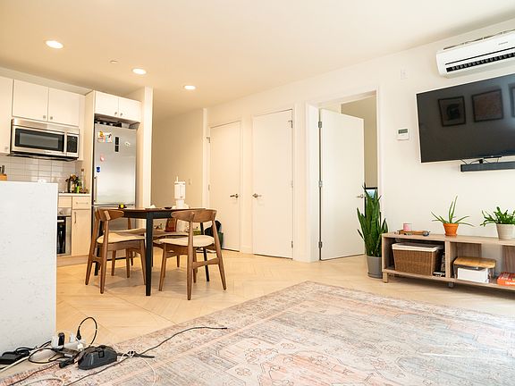4th image of 144 West St APT 304
