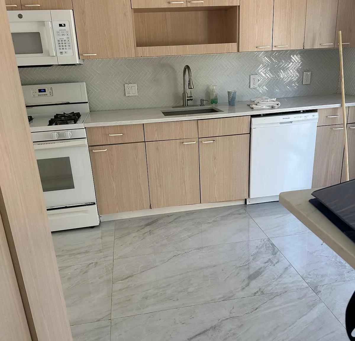 4 bed, 1760 sqft, $2,800 — Photo 3