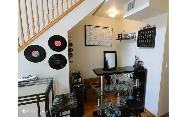 Rented by Douglas Elliman | media 22