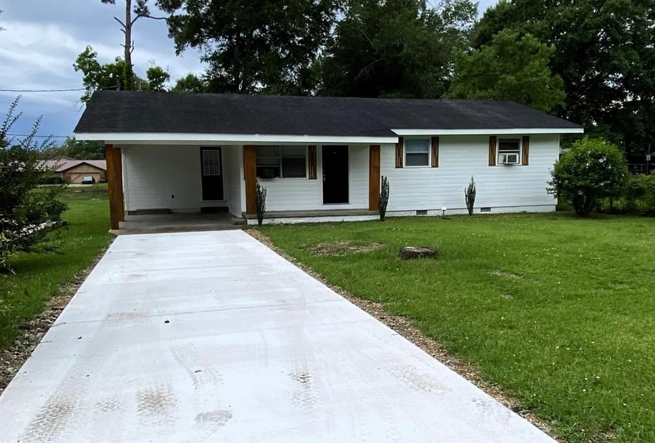 3 bed, 1126 sqft, $1,195 — Photo 1