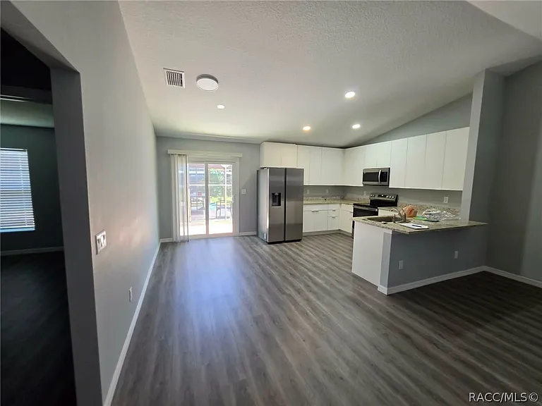 7871 N Golfview Dr — Photo 9